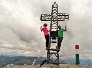 79 Alla croce di vetta del Pizzo Arera (2512 m)